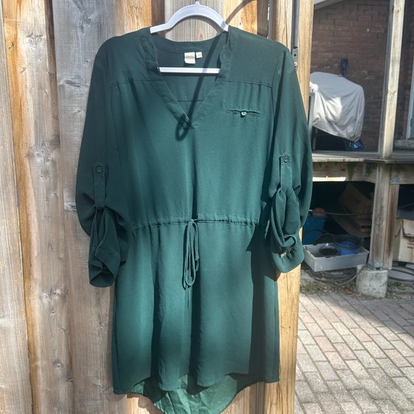 Sheer, flowy green dress - Picture 3 of 3